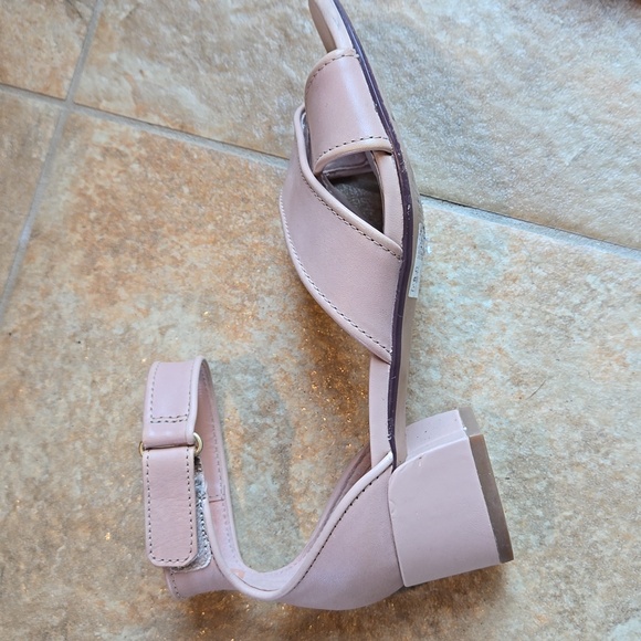 Clarks - Picture 2 of 4